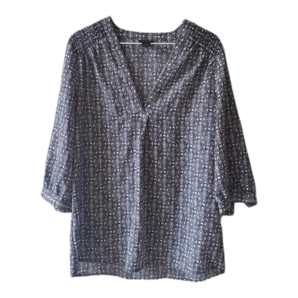 Ann Taylor Tops - Ann Taylor V Neck Patterned Lightweight Blouse